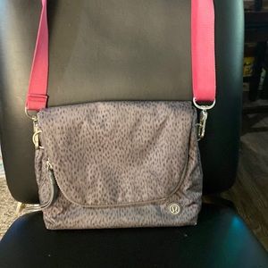 Lululemon Purse, clean in very good condition, a lot of compartments, so useful.